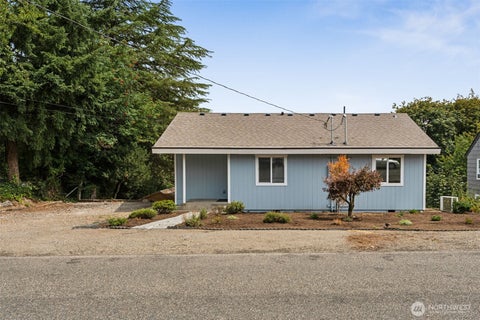 Photo of 1720 N Wycoff Avenue, Bremerton, WA 98312 (MLS # 2543827)