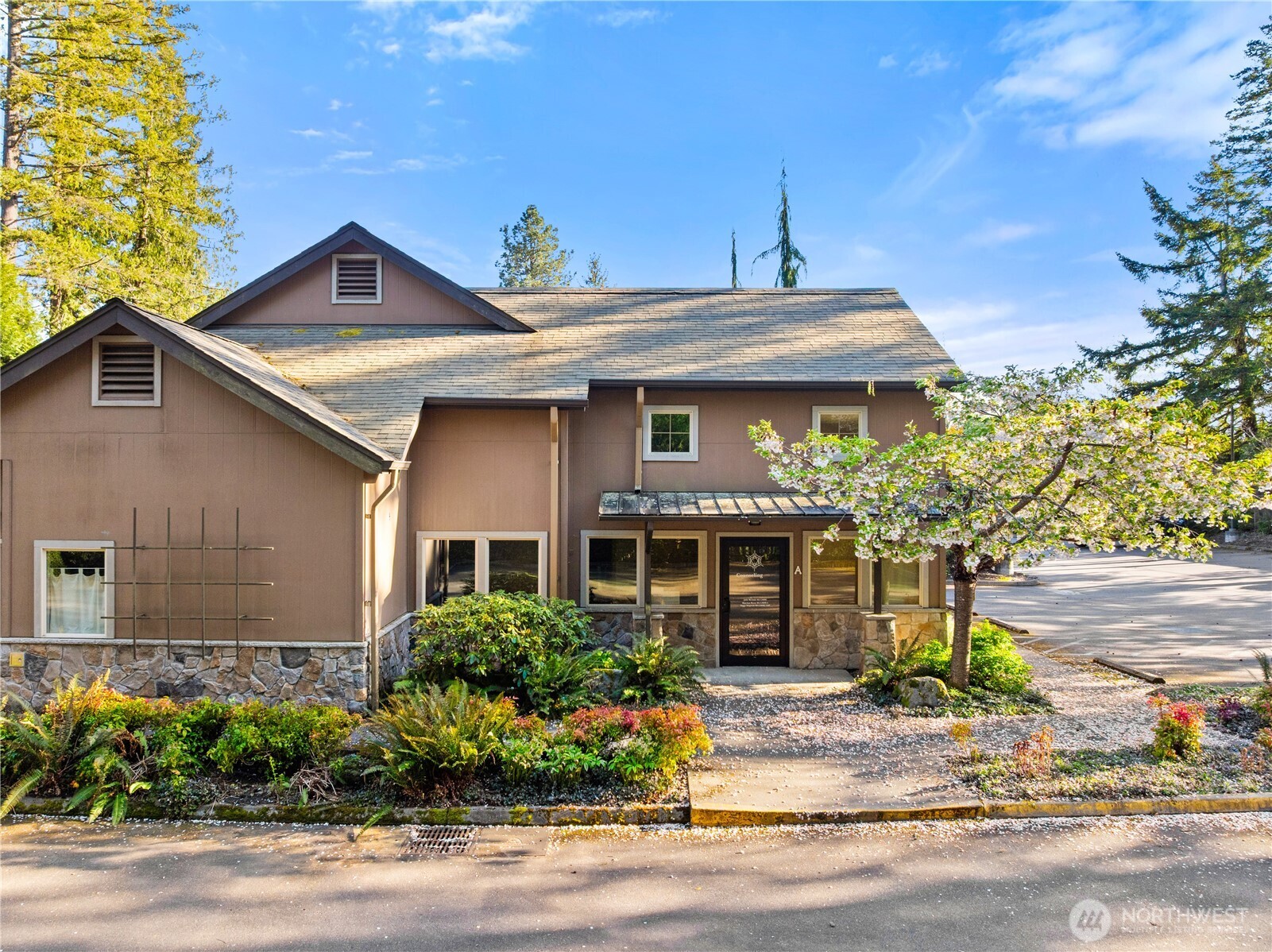 3910 Martin Way Way E