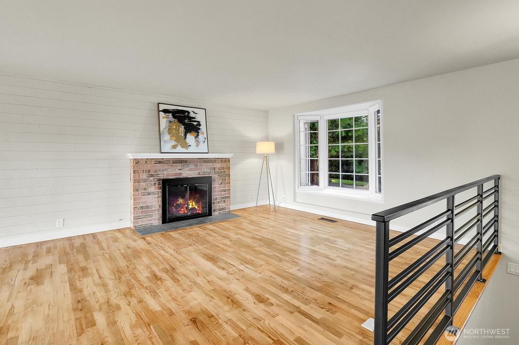 Photo of 6124 123rd Avenue NE, Kirkland, WA 98033 (MLS # 2481153)