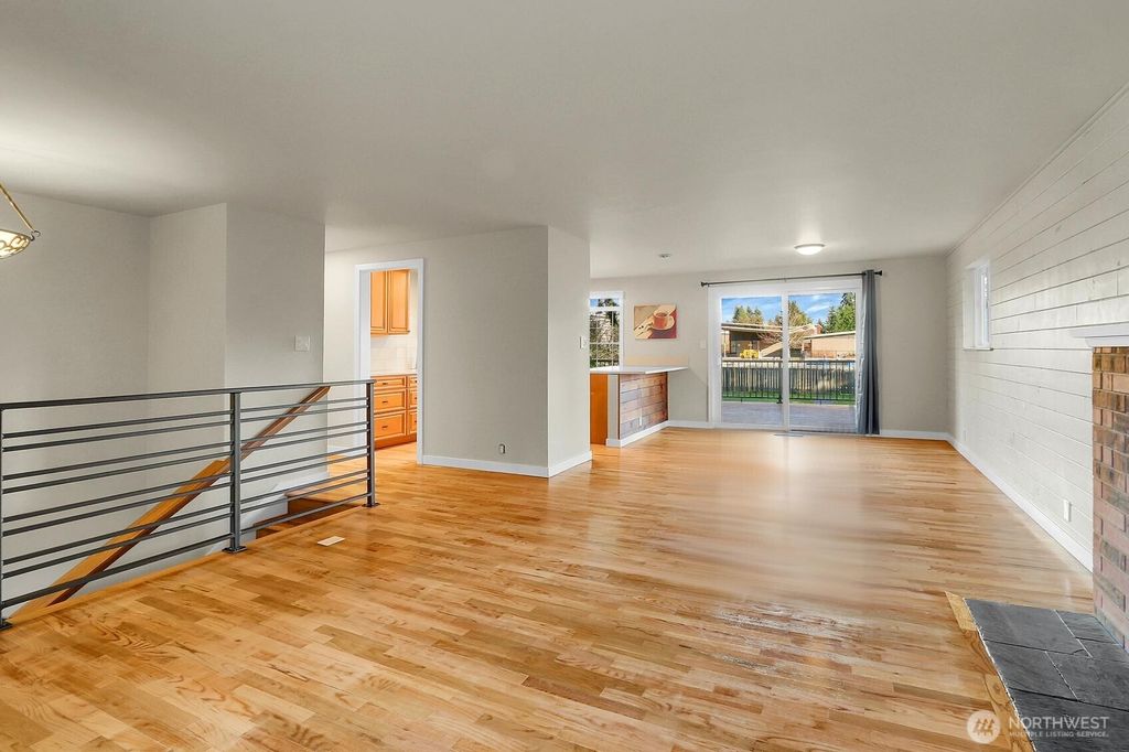 Photo of 6124 123rd Avenue NE, Kirkland, WA 98033 (MLS # 2481153)