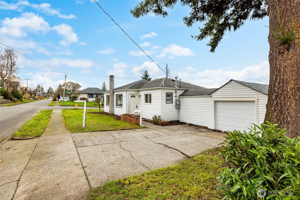 Photo of 603 N 8th Street, Mount Vernon, WA 98273 (MLS # 2476546)