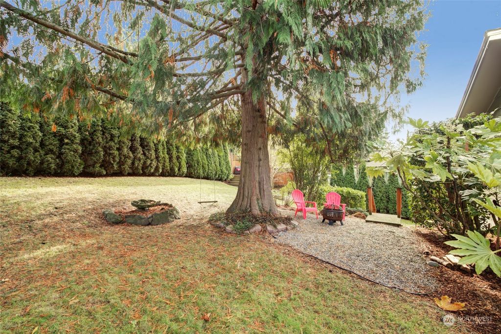 Photo of 2625 SW 110th Street, Seattle, WA 98146 (MLS # 2185870)