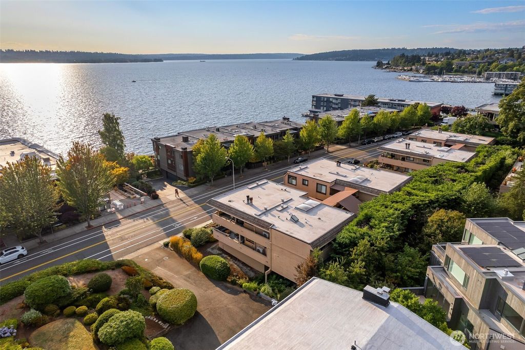 Photo of 832 Lake Street S, Kirkland, WA 98033 (MLS # 2513027)
