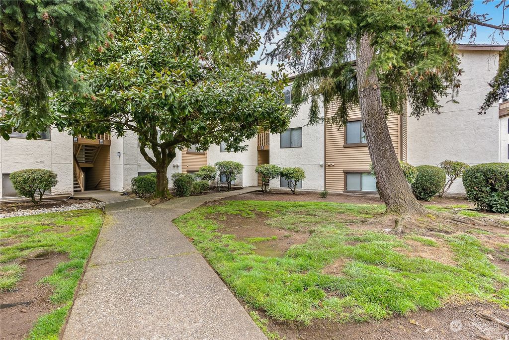 Photo of 1010 S 312th Street #336, Federal Way, WA 98003 (MLS # 2057557)