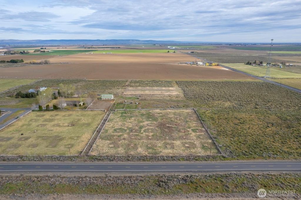 Photo of 5200 NW N Frontage Road W, Ephrata, WA 98823 (MLS # 2501608)