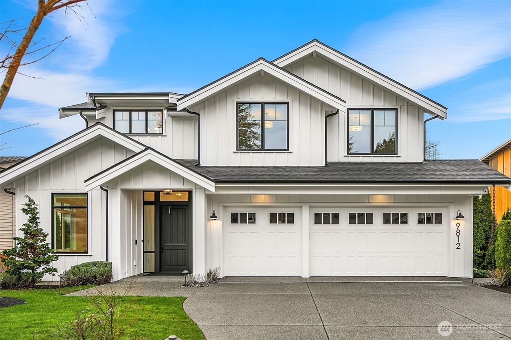 Photo of 9812 NE 31st Street, Bellevue, WA 98004 (MLS # 2492138)
