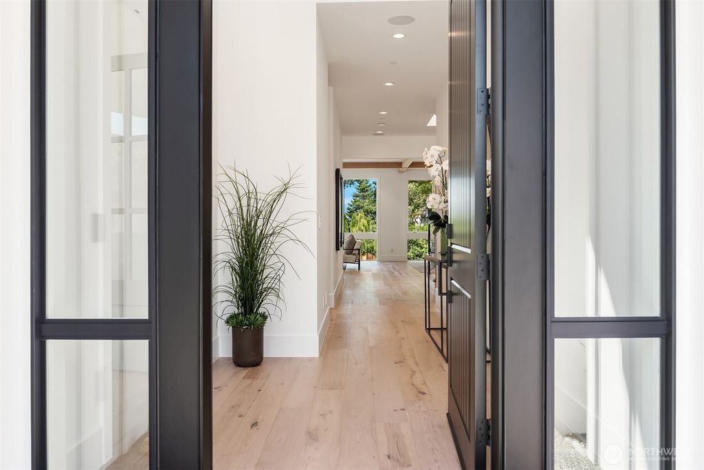 Photo of 9812 NE 31st Street, Bellevue, WA 98004 (MLS # 2492138)