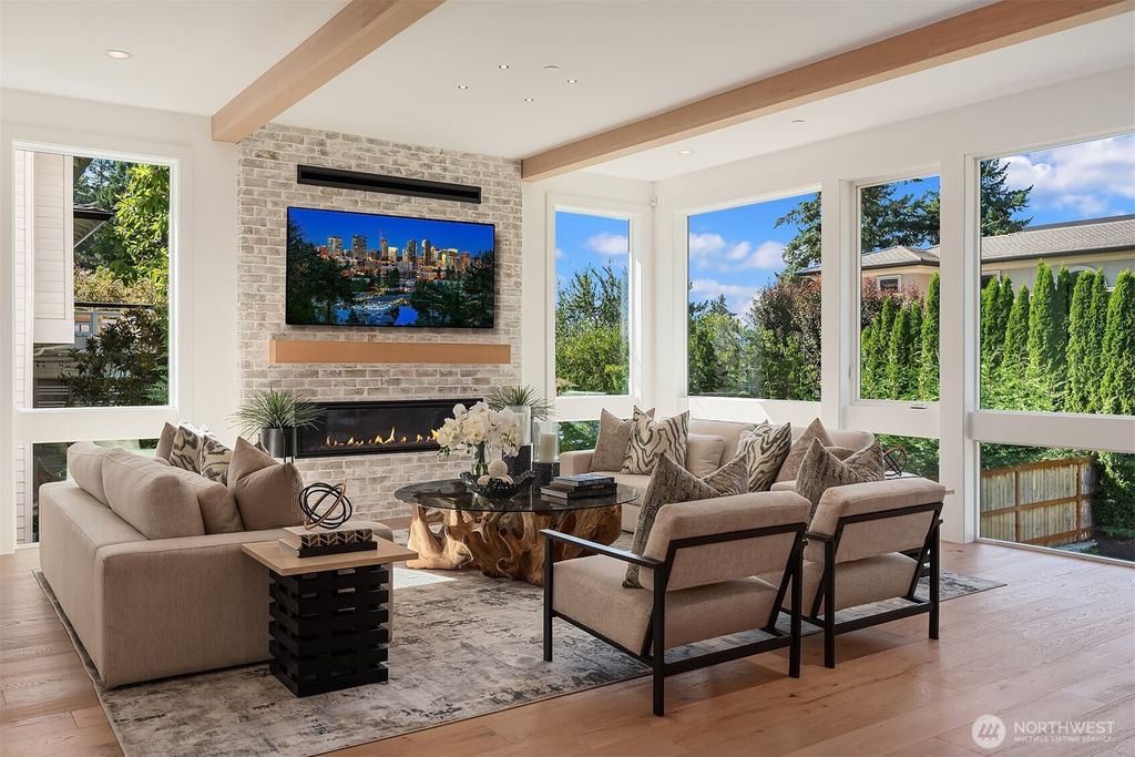 Photo of 9812 NE 31st Street, Bellevue, WA 98004 (MLS # 2492138)