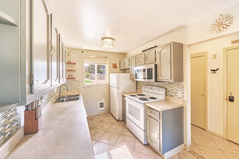 210 26th Street NW 205/06