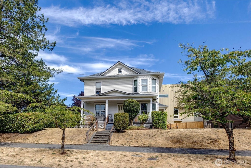 Photo of 5522 12th Avenue NE, Seattle, WA 98105 (MLS # 2575287)