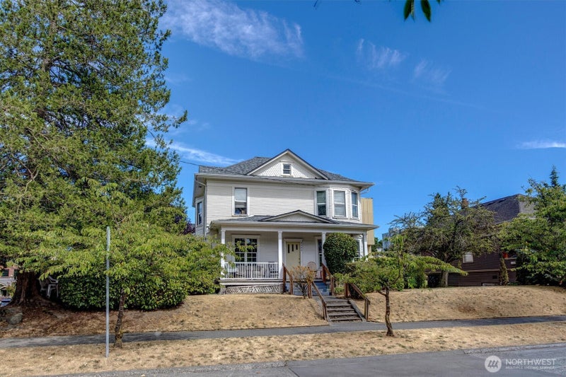 5522 12th Avenue NE