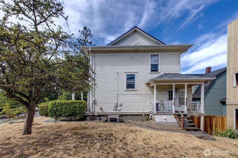 5522 12th Avenue NE