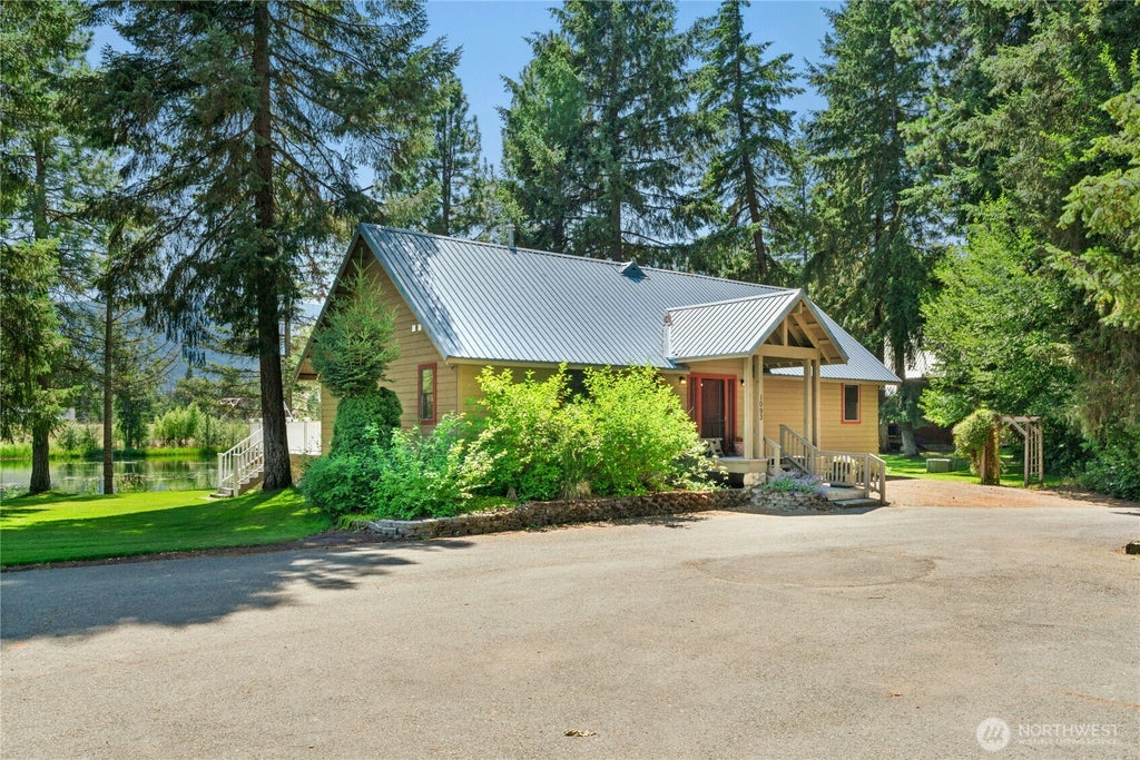 Photo of 1093 Wood Duck Road, Cle Elum, WA 98922 (MLS # 2558233)