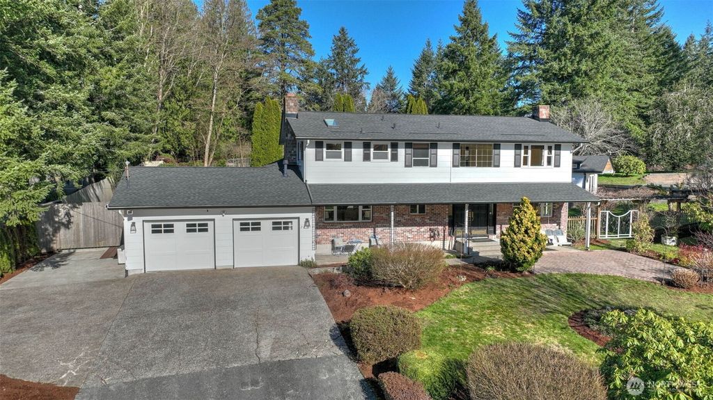 Photo of 20810 NE 78th Street, Redmond, WA 98053 (MLS # 2478373)