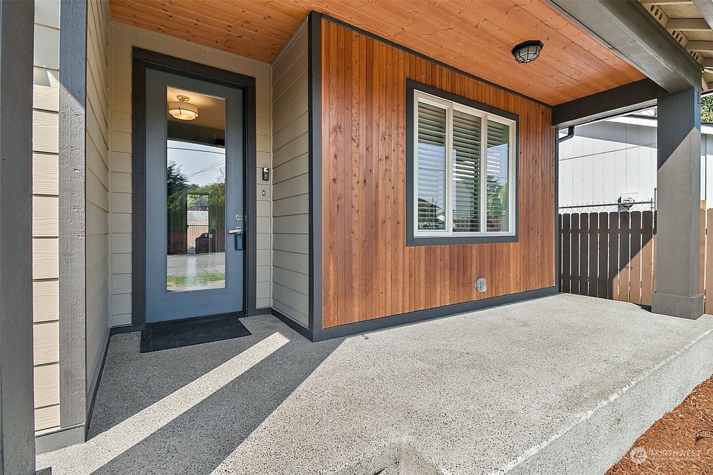 Photo of 24731 15th Avenue S, Des Moines, WA 98198 (MLS # 2286355)