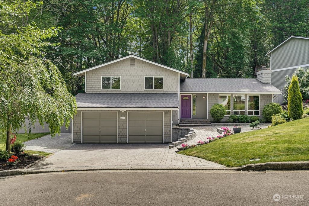 Photo of 9735 NE 138th Place, Kirkland, WA 98034 (MLS # 2136675)