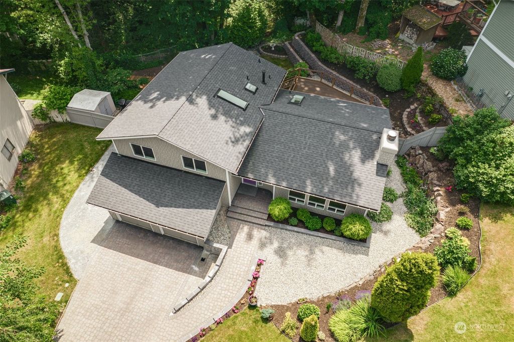 Photo of 9735 NE 138th Place, Kirkland, WA 98034 (MLS # 2136675)