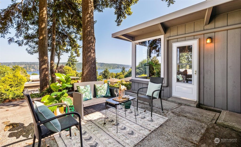 Photo of 15603 36th Avenue NE, Lake Forest Park, WA 98155 (MLS # 2153974)