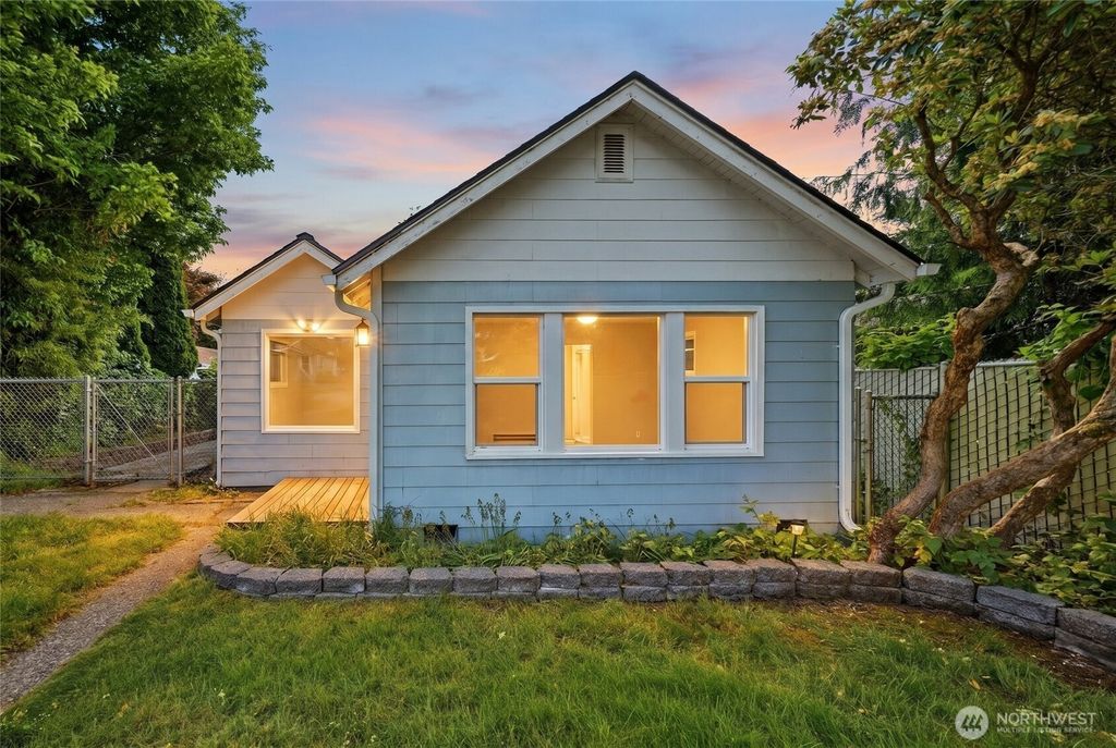 Photo of 10330 Stone Avenue N, Seattle, WA 98133 (MLS # 2526755)