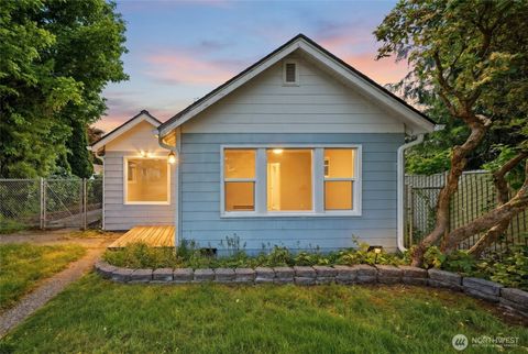 Photo of 10330 Stone Avenue N, Seattle, WA 98133 (MLS # 2526755)