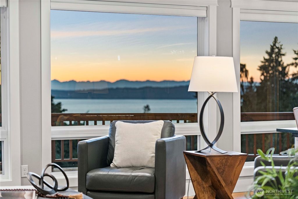 Photo of 28601 13th Avenue S, Federal Way, WA 98003 (MLS # 2501567)