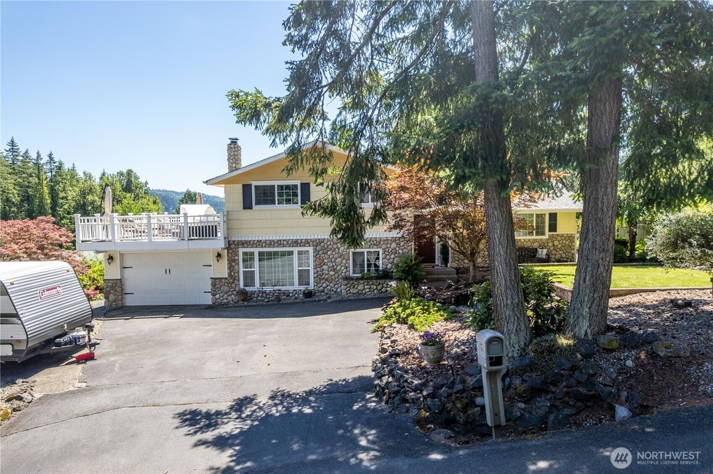 Photo of 2408 N Greeley Drive, Kelso, WA 98626 (MLS # 2541275)