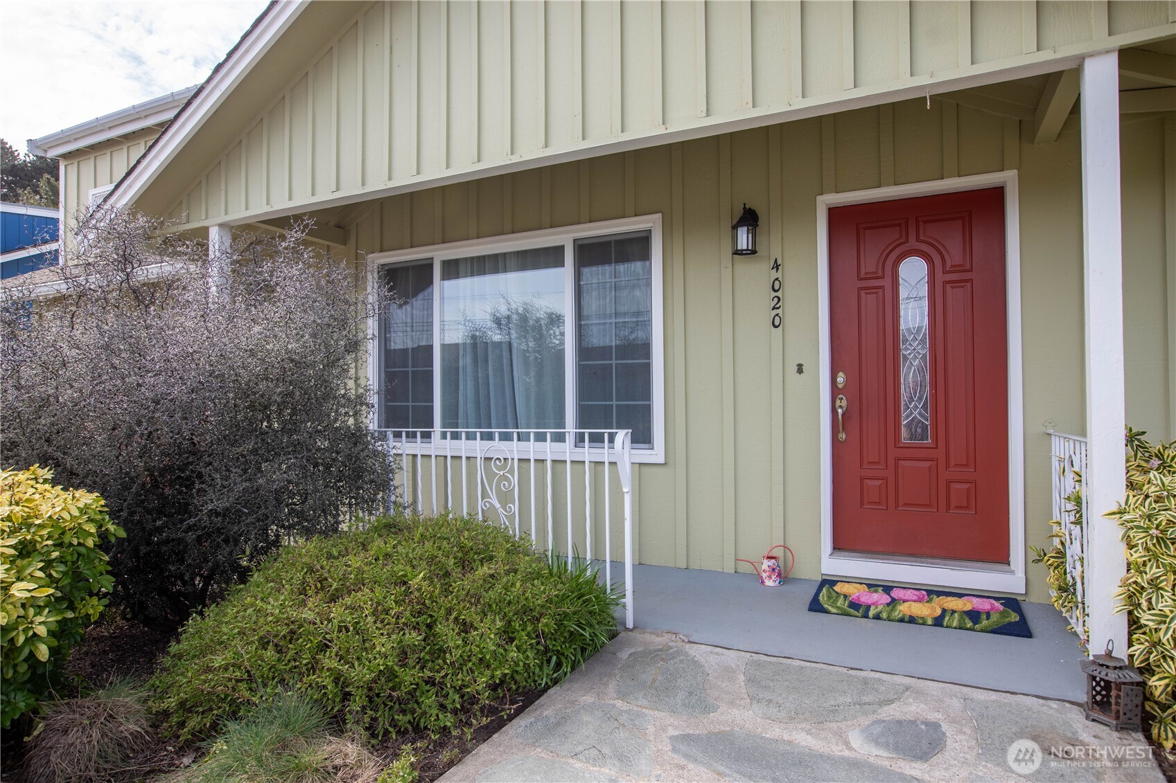 4020 N Vassault Street