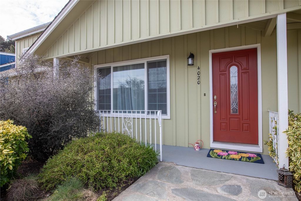 Photo of 4020 N Vassault Street, Tacoma, WA 98407 (MLS # 2499625)