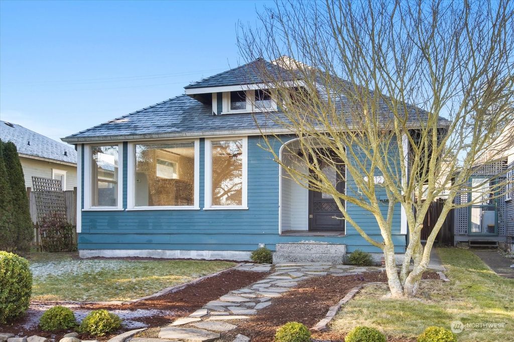 Photo of 2512 Maple Street, Everett, WA 98201 (MLS # 2326871)