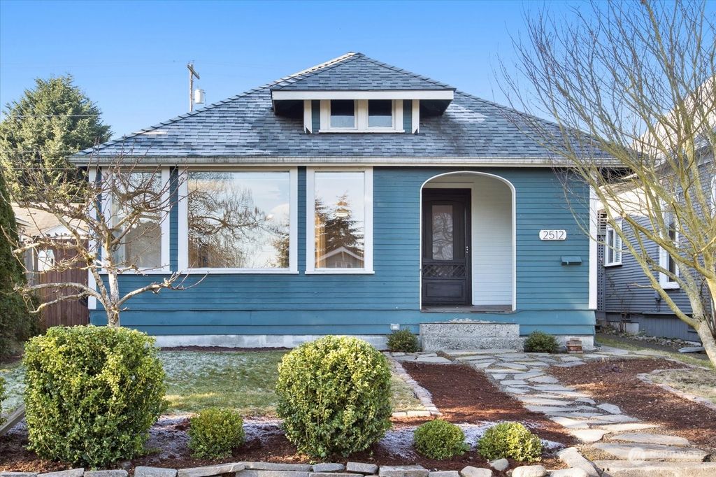 Photo of 2512 Maple Street, Everett, WA 98201 (MLS # 2326871)