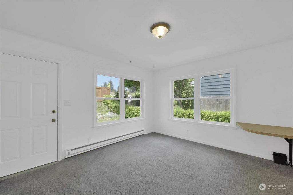 Photo of 15534 25th Ave Ave NE, Shoreline, WA 98155 (MLS # 2241480)