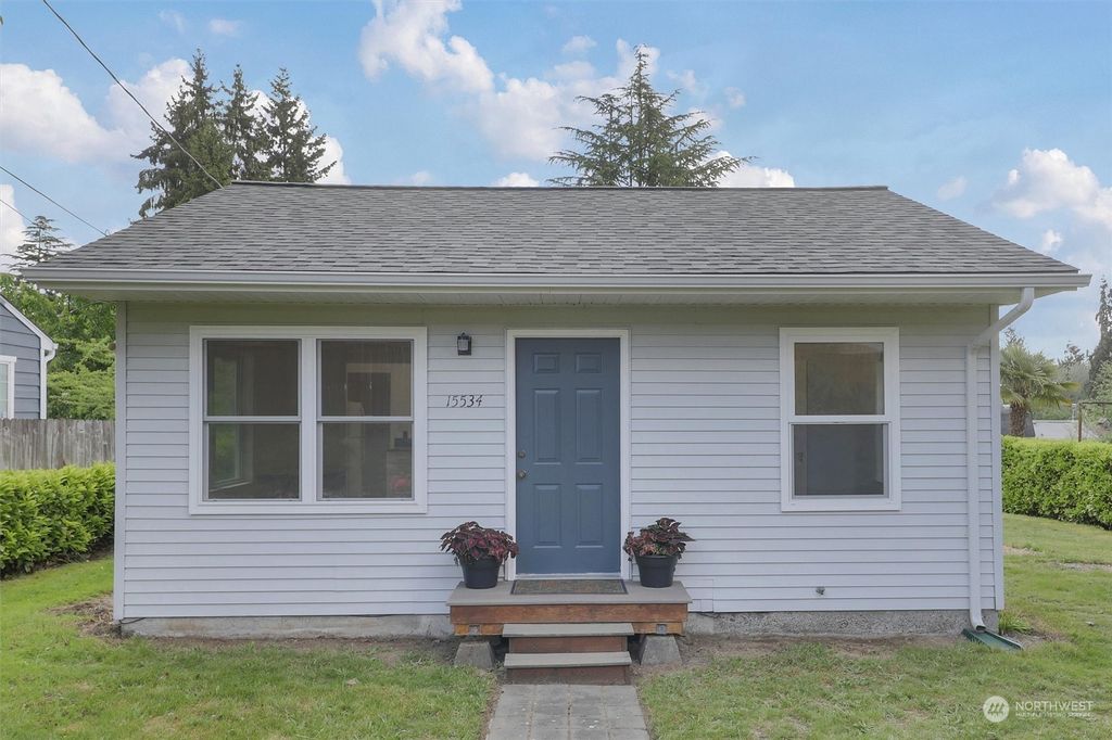 Photo of 15534 25th Ave Ave NE, Shoreline, WA 98155 (MLS # 2241480)