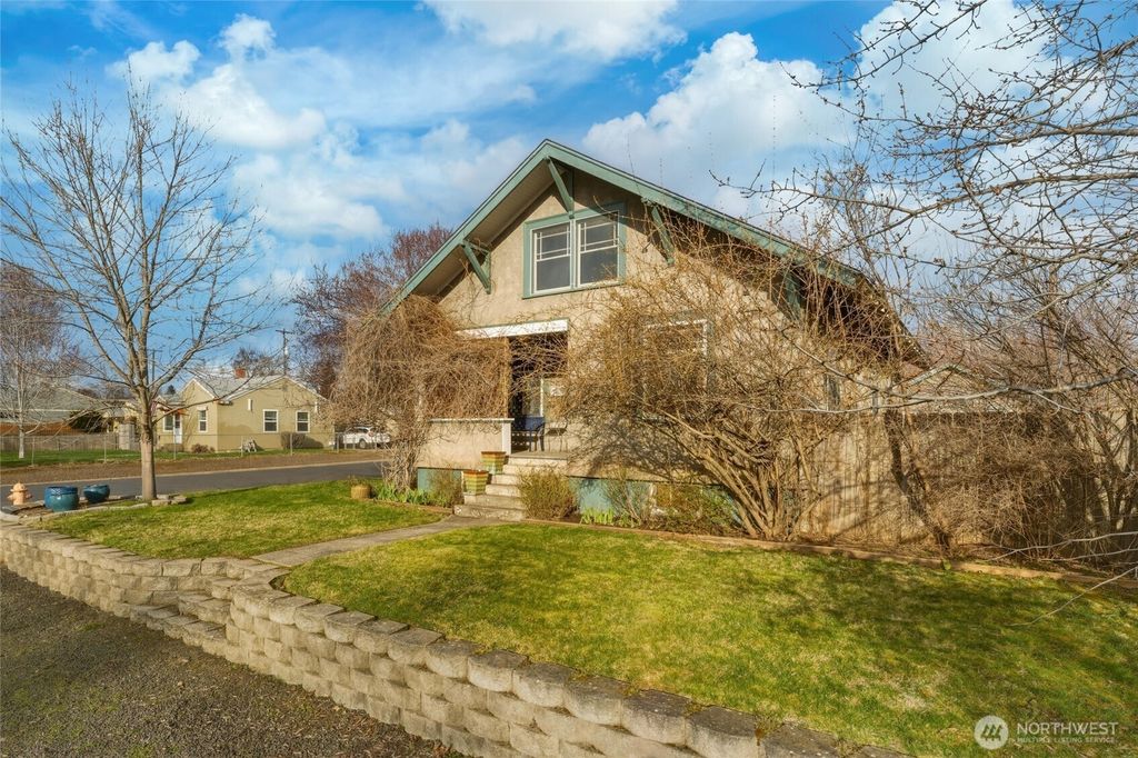 Photo of 1203 S 3rd Avenue, Walla Walla, WA 99362 (MLS # 2491214)