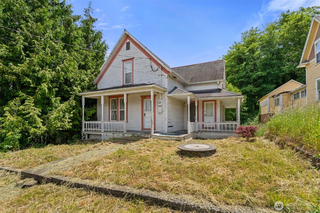 Photo of 212 Alder Street, South Bend, WA 98586 (MLS # 2540778)