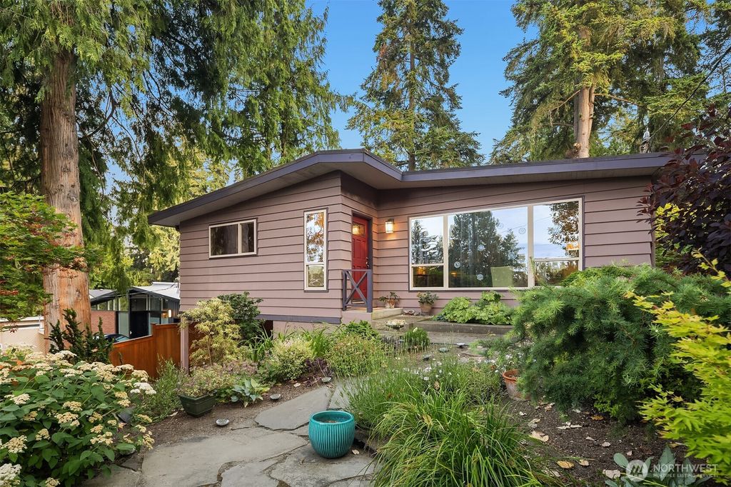 Photo of 1643 NE 186th Street, Shoreline, WA 98155 (MLS # 2394031)
