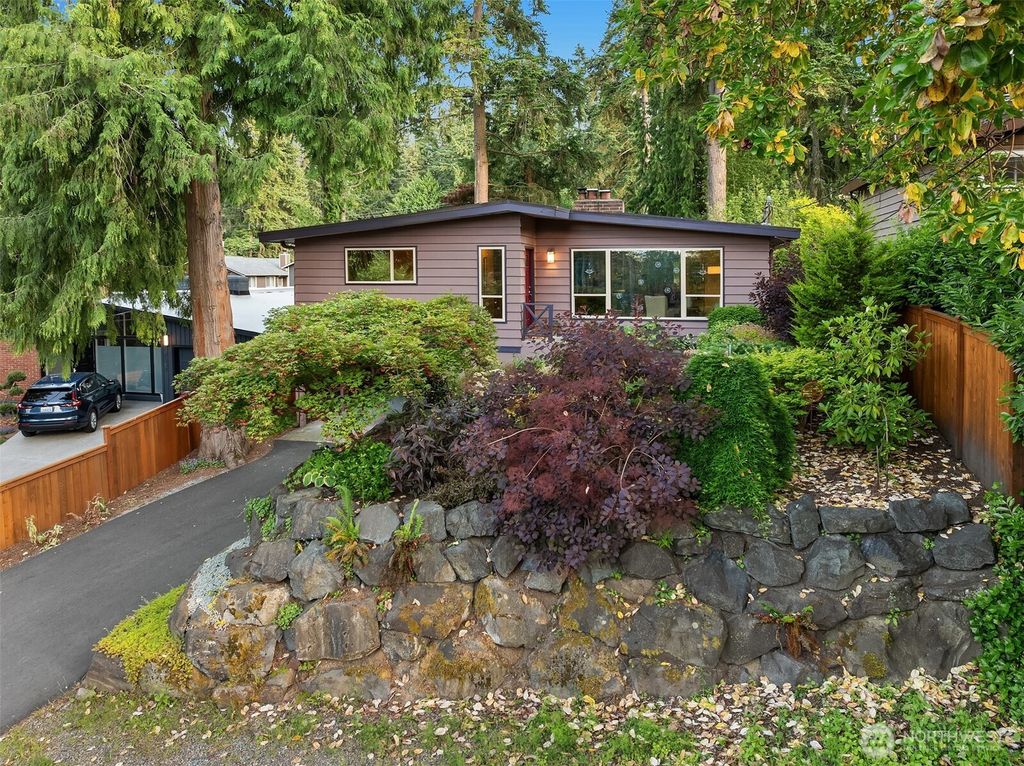 Photo of 1643 NE 186th Street, Shoreline, WA 98155 (MLS # 2394031)