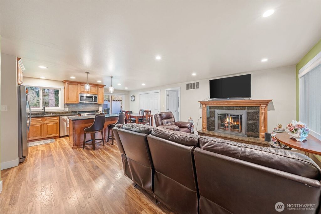 Photo of 16035 126 Avenue SE, Renton, WA 98058 (MLS # 2350013)