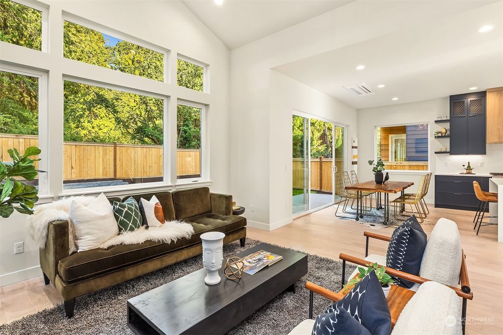 Photo of 10418 126th Avenue NE, Kirkland, WA 98033 (MLS # 2267645)