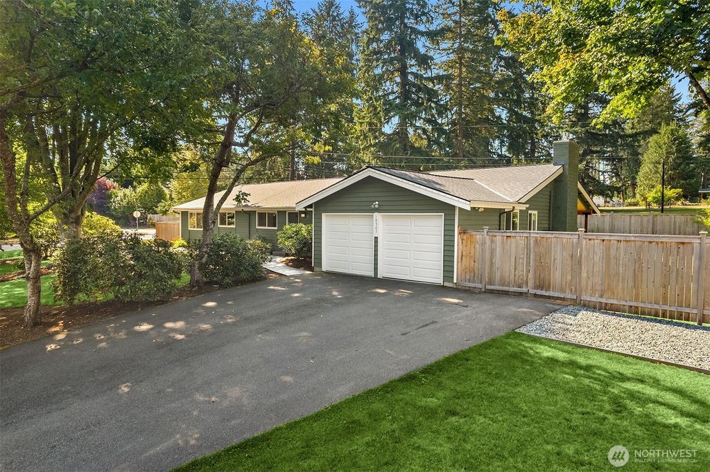 Photo of 19507 170th Avenue NE, Woodinville, WA 98072 (MLS # 2437718)