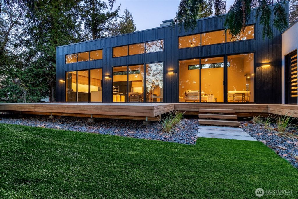 Photo of 910 Fern Avenue, Walla Walla, WA 99362 (MLS # 2459460)