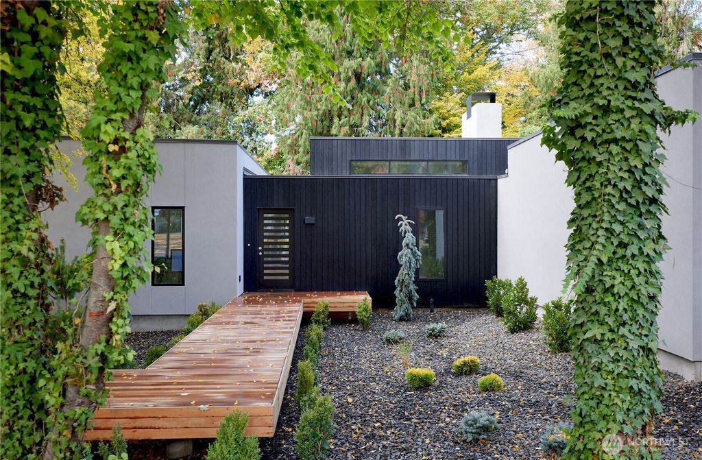 Photo of 910 Fern Avenue, Walla Walla, WA 99362 (MLS # 2459460)