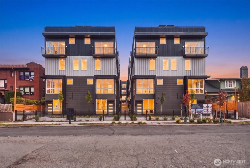 2328 Franklin Avenue E G