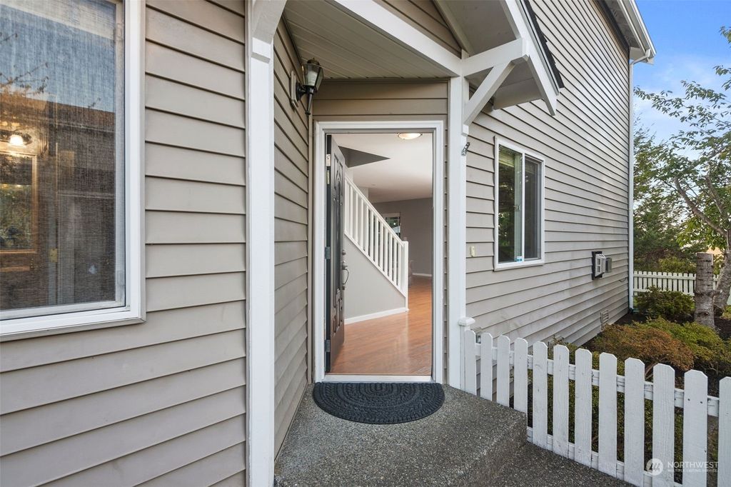Photo of 6923 Autumn Avenue SE, Snoqualmie, WA 98065 (MLS # 2006794)