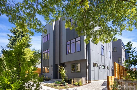 Photo of 4432 Dayton Avenue N, Seattle, WA 98103 (MLS # 2584124)