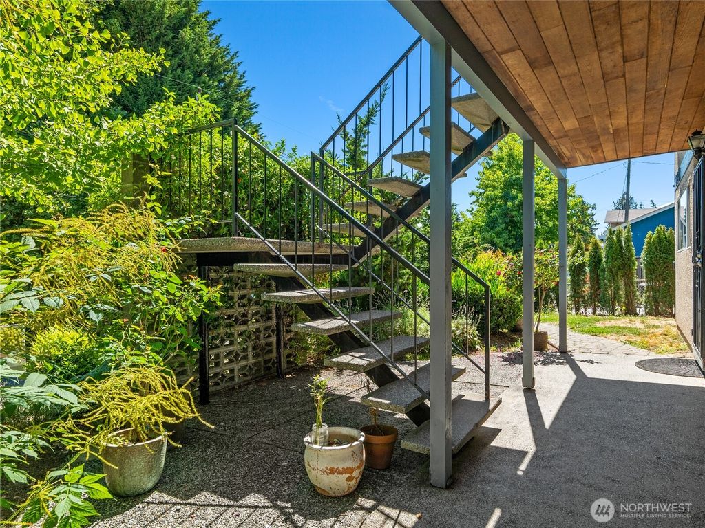 Photo of 13041 12th Avenue SW, Burien, WA 98146 (MLS # 2419658)