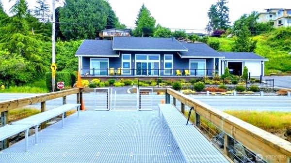 1253 BEACH DR E, PORT ORCHARD, WA 98366 - Image ee8bd4c1bf1cf4300fb3ca250648cc43/1018083080
