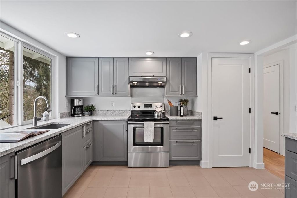 Photo of 6900 131st Avenue SE, Bellevue, WA 98006 (MLS # 2067417)