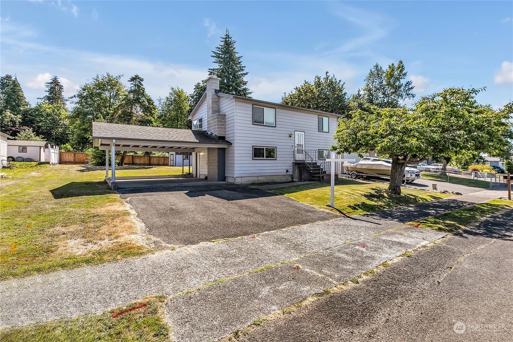 Photo of 19352 142nd Place SE, Renton, WA 98058 (MLS # 2264977)