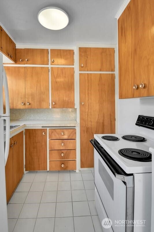 756 Broadway Avenue E 202