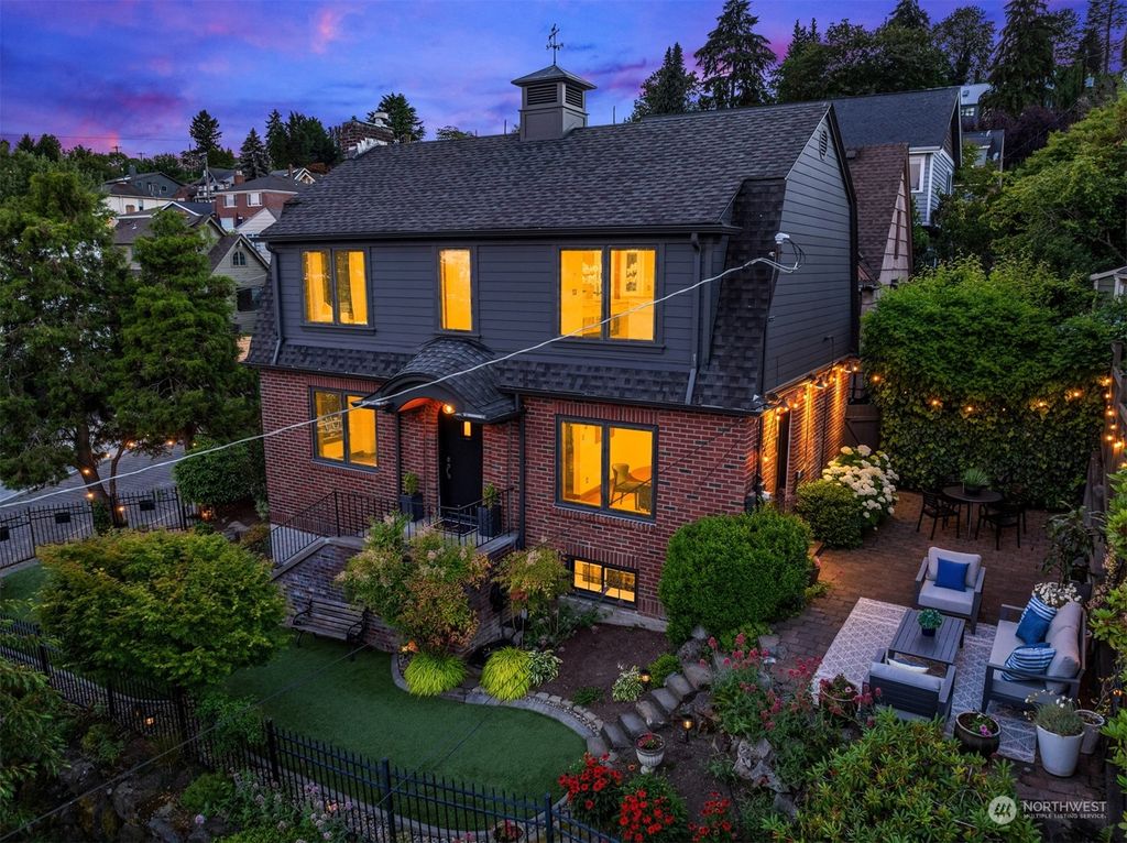 Photo of 721 33rd Avenue S, Seattle, WA 98144 (MLS # 2294106)